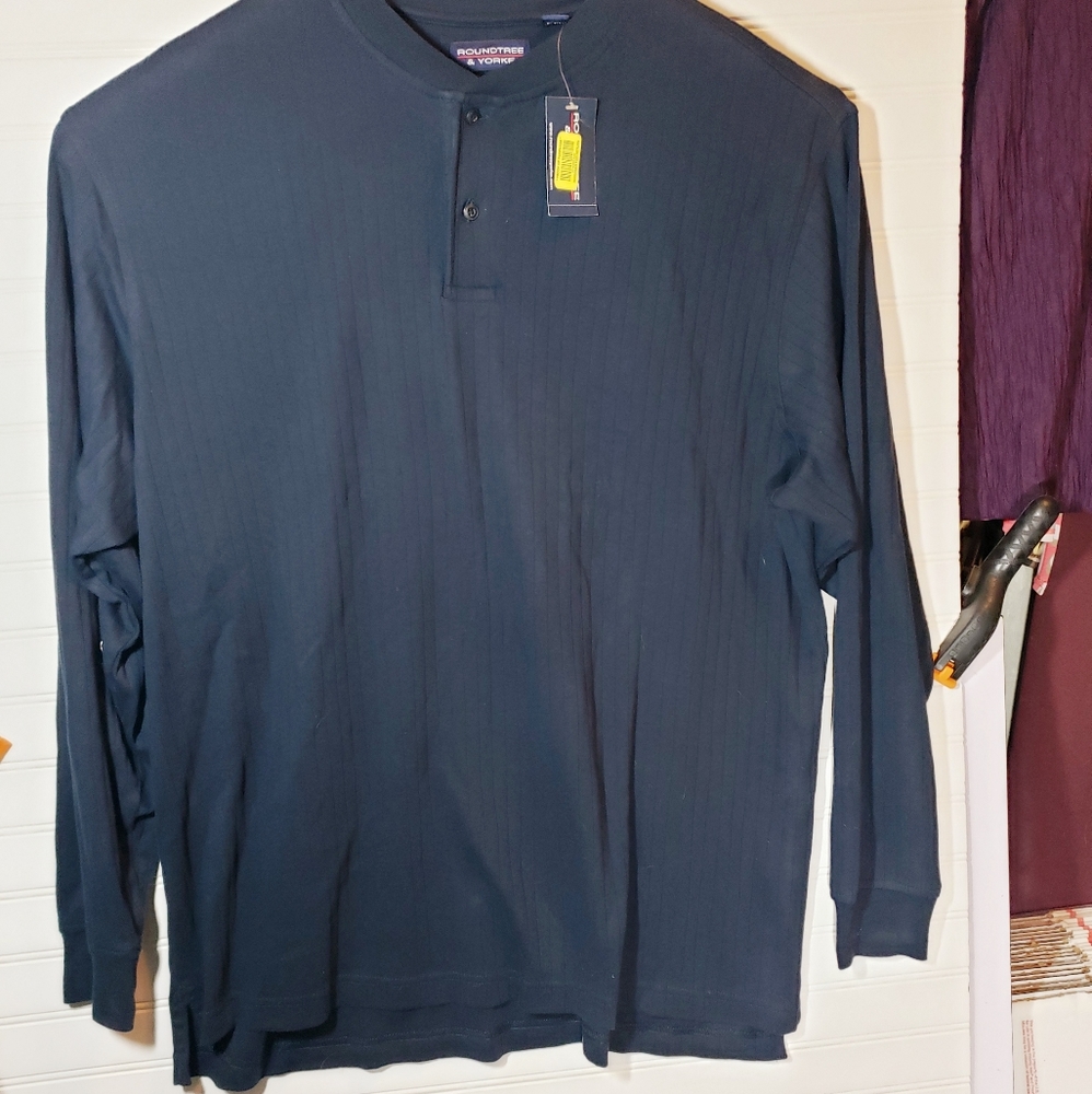Roundtree and Yorke Long Sleeve Pullover